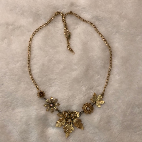 Gold necklace of flowers and leaves. - Picture 3 of 8